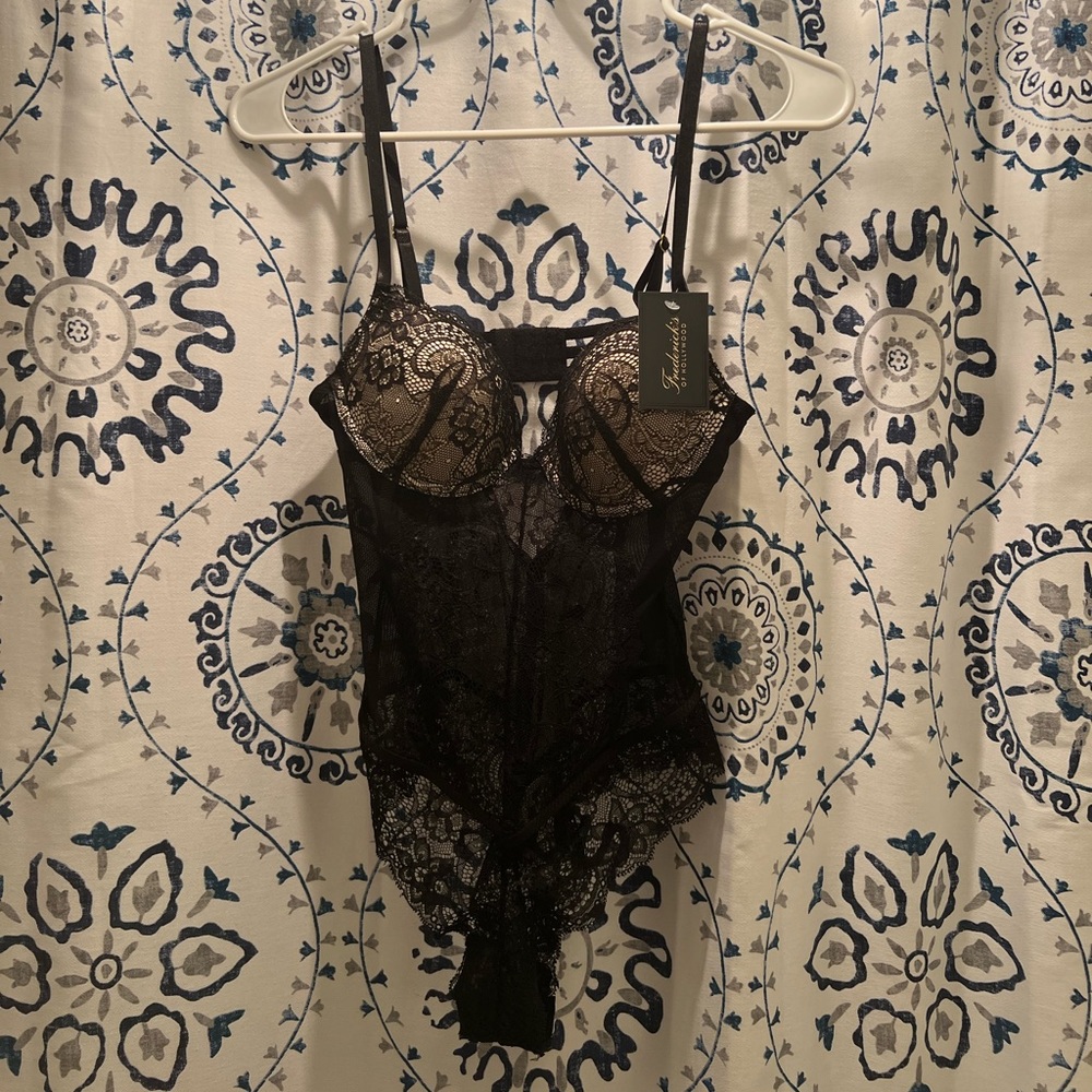 NWT Fredericks of Hollywood Hanna Belle Teddy.